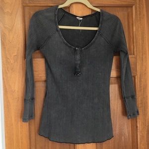 Free People dark gray long-sleeved T-shirt